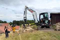 Filmreife Baumaschinen in „Traumhaus oder Luftschloss“