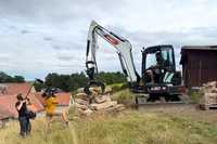 Filmreife Baumaschinen in „Traumhaus oder Luftschloss“