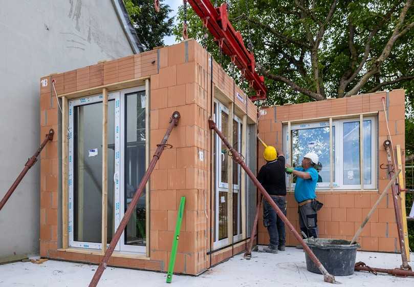 Aufgeräumt, übersichtlich, wenig Lärm und Staub: Der hohe Vorfertigungsgrad optimiert die Baustellenlogistik. | Foto: Leipfinger-Bader GmbH