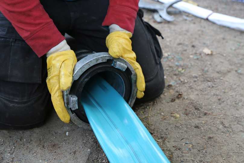 Das Schlauchlinerverfahren Mr. Pipe-Liner ist für alle Hausanschlussleitungen (Abwasser und Regenwasser) geeignet – u.a. bei Wurzeleinwüchsen, Scherbenbildung oder fehlenden Scherben, Rissen sowie verschobenen Verbindungen. Ergänzt wird das Verfahren durch den ebenfalls DIBt-zugelassenen Mr. Pipe-Stretch-Liner für die Sanierung von Leitungen mit drei verschiedenen Dimensionen/Nennweiten. | Foto: Canal-Control Rohrsanierung GmbH Das Schlauchlinerverfahren Mr. Pipe-Liner ist für alle Hausanschlussleitungen (Abwasser und Regenwasser) geeignet – u.a. bei Wurzeleinwüchsen, Scherbenbildung oder fehlenden Scherben, Rissen sowie verschobenen Verbindungen. Ergänzt wird das Verfahren durch den ebenfalls DIBt-zugelassenen Mr. Pipe-Stretch-Liner für die Sanierung von Leitungen mit drei verschiedenen Dimensionen/Nennweiten. | Foto: Canal-Control Rohrsanierung GmbH