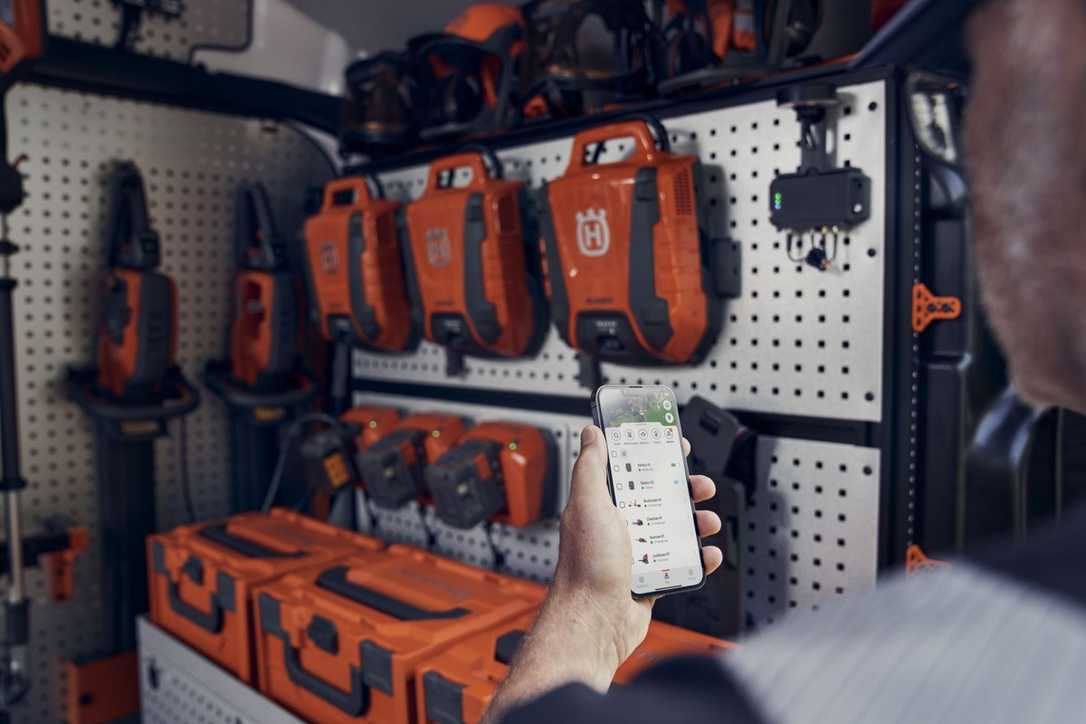 Husqvarna: Neue mobile Akku-Ladelösung für Kettensäge & Co. Husqvarna: Neue mobile Akku-Ladelösung für Kettensäge & Co.