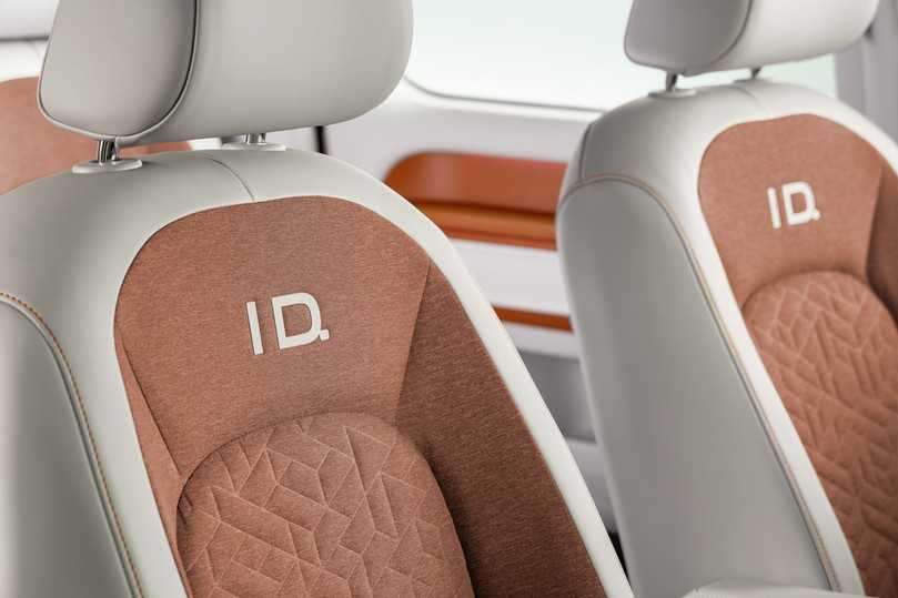 Der Innenraum ist großzügig, hell und freundlich gestaltet. Zweifarbigkeit verleiht dem Elektro-Van eine extravagante Note. | Foto: VW Nutzfahrzeuge Der Innenraum ist großzügig, hell und freundlich gestaltet. Zweifarbigkeit verleiht dem Elektro-Van eine extravagante Note. | Foto: VW Nutzfahrzeuge