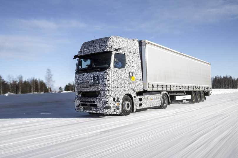 Bis zum Serienstart in 2024 haben die Mercedes-Ingenieure den eActros 600 auf Herz und Nieren geprüft – wie hier bei Minusgraden unter arktischen Bedingungen. | Foto: Mercedes-Benz Trucks Bis zum Serienstart in 2024 haben die Mercedes-Ingenieure den eActros 600 auf Herz und Nieren geprüft – wie hier bei Minusgraden unter arktischen Bedingungen. | Foto: Mercedes-Benz Trucks