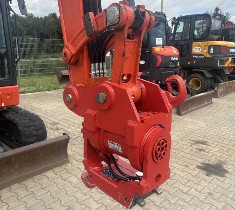 Im Einsatz mit Powertilt-Systemen spielt Schnellwechsler HS03D seine Vorteile aus und sorgt für eine durchgängig stabile Verbindung. | Foto: Lehnhoff