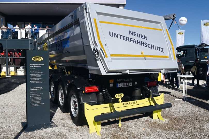 Meiller hat den Unterfahrschutz der Kippsattel optimiert, der jetzt hochgeklappt 800 mm Bodenfreiheit erreicht. | Foto: QUATEX Meiller hat den Unterfahrschutz der Kippsattel optimiert, der jetzt hochgeklappt 800 mm Bodenfreiheit erreicht. | Foto: QUATEX