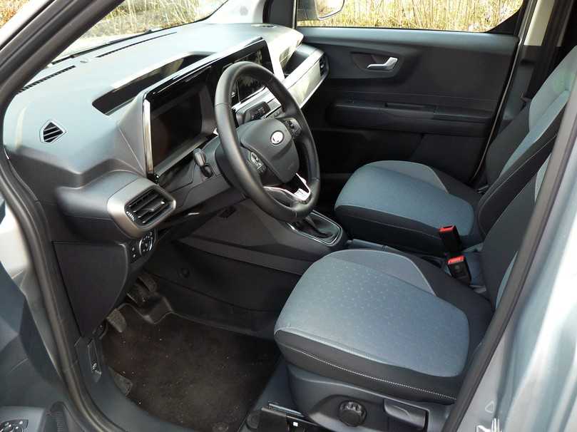 Einfach und praktisch: Interieur mit ordentlichen Sitzen und vielen Ablagen. | Foto: Randolf Unruh