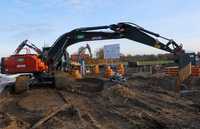 Boden kaum tragfähig? So macht's dieser Raupenbagger