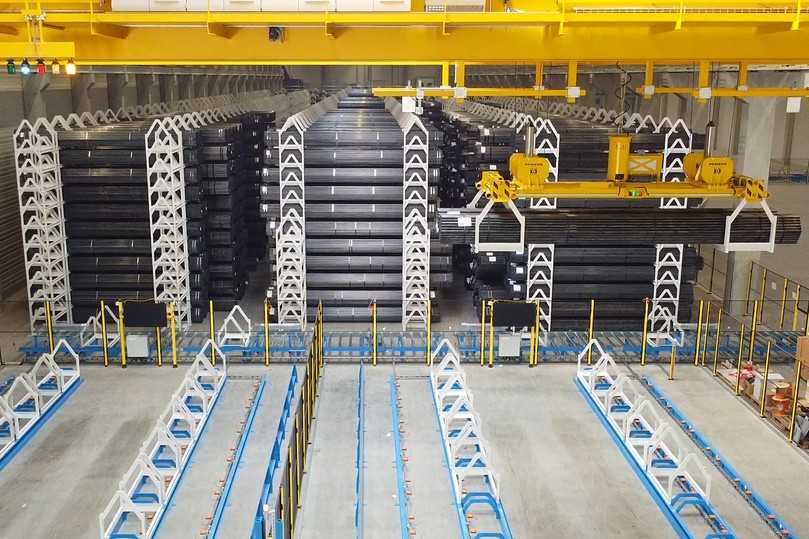 Im neuen Werk 3 hat Layher für die Rohrbunde ein Hochregallager und einen automatisierten Materialtransport installiert. | Foto: Layher Im neuen Werk 3 hat Layher für die Rohrbunde ein Hochregallager und einen automatisierten Materialtransport installiert. | Foto: Layher