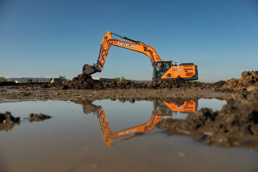 Welche Vorteile bietet der  neue 32-Tonnen-Bagger DX300LC-9 von Develon?