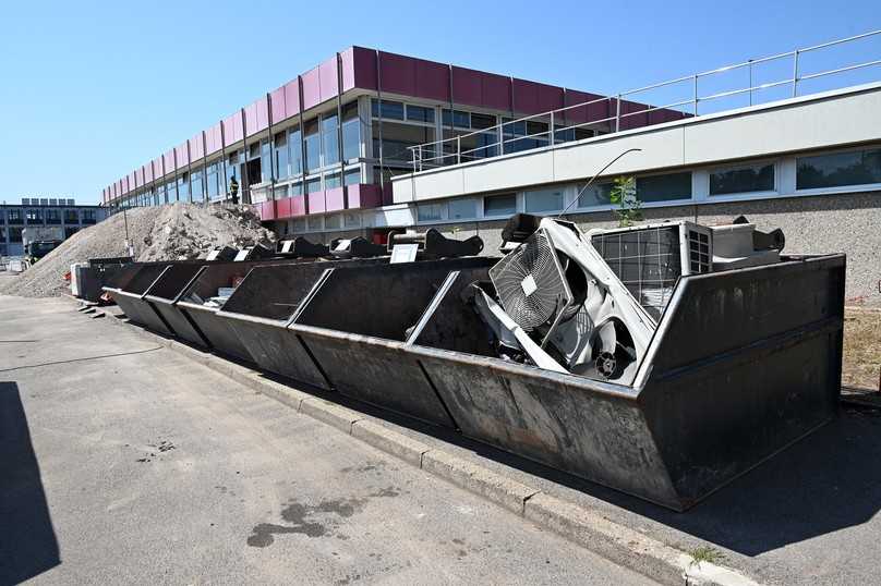 Materialtrennung auf höchstem Niveau: Die verschiedenen Reststoffe landen sortenrein im Container. | Foto: QUATEX