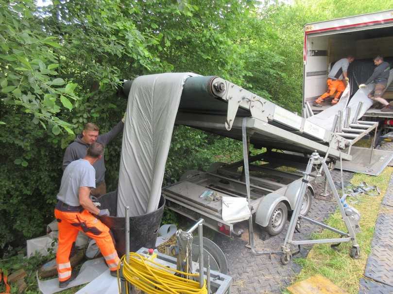 Installation des GFK-Schlauchliners | Foto: ISAS Installation des GFK-Schlauchliners | Foto: ISAS