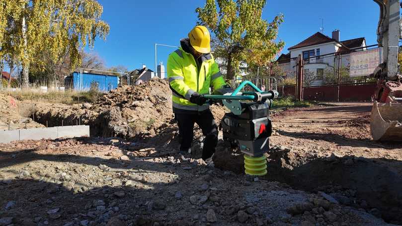 Die reduzierte Hand-Arm-Vibration spüren erfahrene Anwender schon bei der ersten Anwendung. | Foto: Ammann Die reduzierte Hand-Arm-Vibration spüren erfahrene Anwender schon bei der ersten Anwendung. | Foto: Ammann