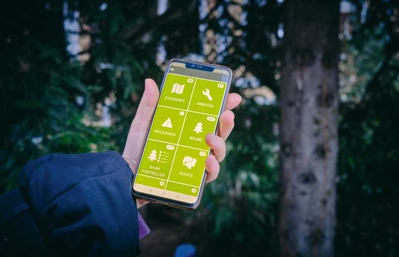 Die Datenerfassung draußen erfolgt über Smartphone oder Tablet per App und unabhängig von einer Internet-Verbindung. | Foto: PAOLO VISKANIC Die Datenerfassung draußen erfolgt über Smartphone oder Tablet per App und unabhängig von einer Internet-Verbindung. | Foto: PAOLO VISKANIC