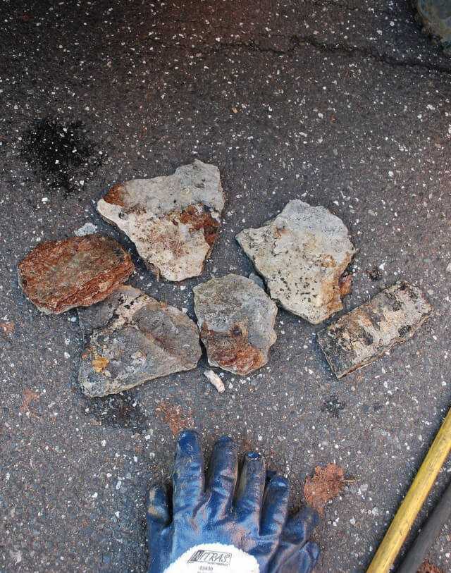 Das großflächige Ablösen der Versinterungen ist ein Merkmal der Wasserstrahltechnik. | Foto: A. zu Eulenburg