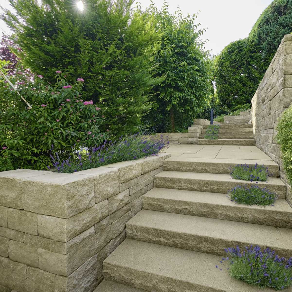 Wie die Garten-Treppe mit Pflanzen funktioniert