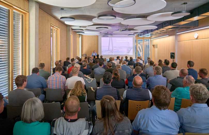 Dr. Lisa Broß bei ihrem Vortrag | Foto: Huber SE Dr. Lisa Broß bei ihrem Vortrag | Foto: Huber SE