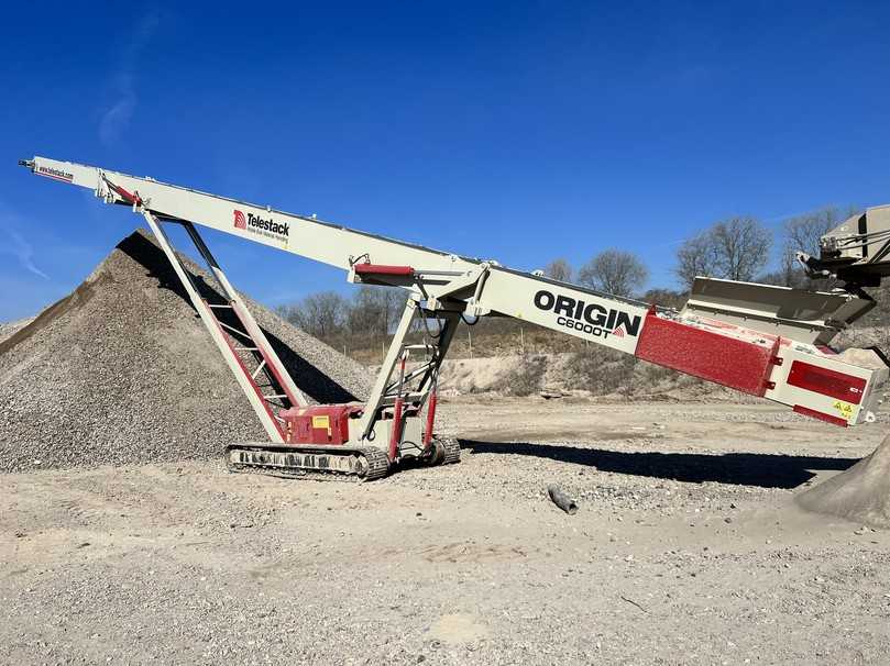 Aufhalden mit Christophel: Das 27 Meter lange raupenmobile Telestack-Band Origin C6000T mit bis zu 12,30 m Abwurfhöhe ermöglicht eine geordnete Bevorratung von Materialien bis 100 mm Korngröße. | Foto: Christophel Aufhalden mit Christophel: Das 27 Meter lange raupenmobile Telestack-Band Origin C6000T mit bis zu 12,30 m Abwurfhöhe ermöglicht eine geordnete Bevorratung von Materialien bis 100 mm Korngröße. | Foto: Christophel