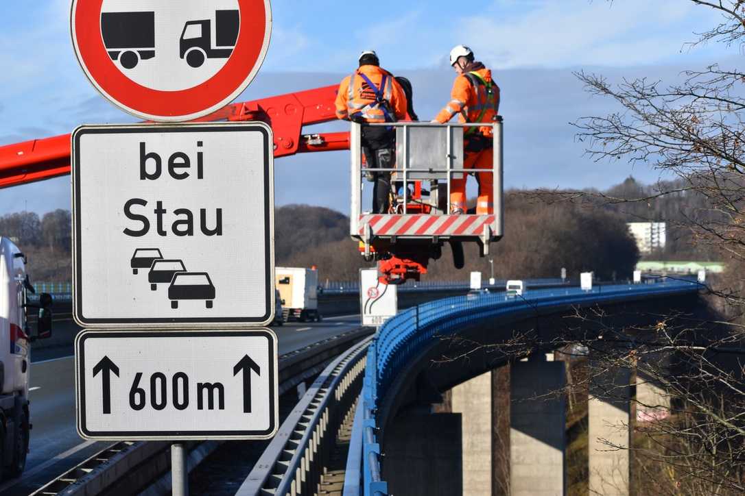 Sperrung der A45: Bauwirtschaft fordert mehr Tempo bei Sanierung von Autobahnbrücken Sperrung der A45: Bauwirtschaft fordert mehr Tempo bei Sanierung von Autobahnbrücken