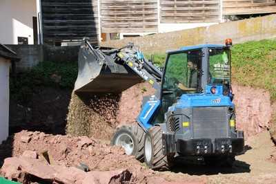Warum ein GaLaBau-Meister auf den blauen Kraftzwerg setzt