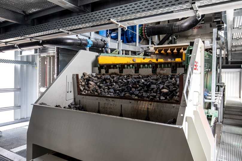 Blick ins Innere der Bodenwaschanlage: Die nassmechanische Aufbereitungsanlage von Max Wild reinigt Gleisschotter und gering belasteten Bodenaushub. | Foto: Max Wild Blick ins Innere der Bodenwaschanlage: Die nassmechanische Aufbereitungsanlage von Max Wild reinigt Gleisschotter und gering belasteten Bodenaushub. | Foto: Max Wild