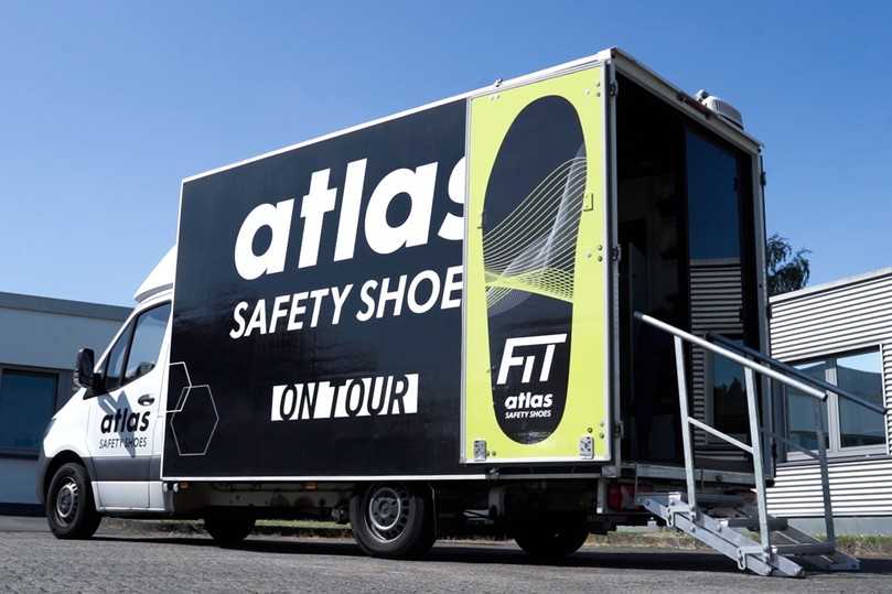 Arbeitsschuhe individuell anpassen: Baufirmen können für ihre Beschäftigten einen Besuch des Atlas Fit Day-Truck buchen. | Foto: Atlas Arbeitsschuhe individuell anpassen: Baufirmen können für ihre Beschäftigten einen Besuch des Atlas Fit Day-Truck buchen. | Foto: Atlas