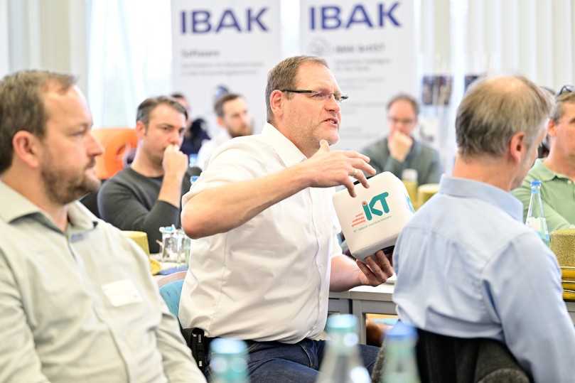 Michael Voß von der Stadtentwässerung Frankfurt/M. stellt Anforderungen an KI aus Sicht eines Netzbetreibers. | Foto: IKT