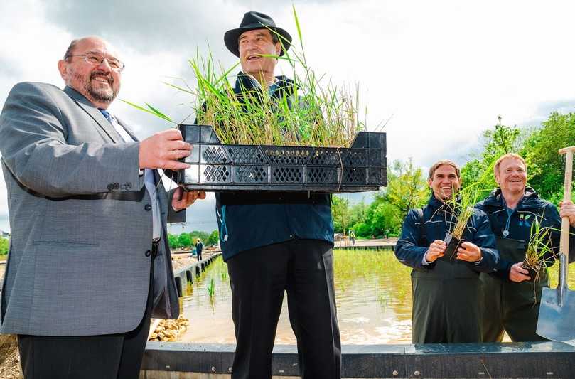 Die Landesgartenschau 2024 in Kirchheim hat einen prominenten Schirmherrn: Bayerns Ministerpräsident Markus Söder (Zweiter von links). | Foto: Franz-Josef Seidl Die Landesgartenschau 2024 in Kirchheim hat einen prominenten Schirmherrn: Bayerns Ministerpräsident Markus Söder (Zweiter von links). | Foto: Franz-Josef Seidl