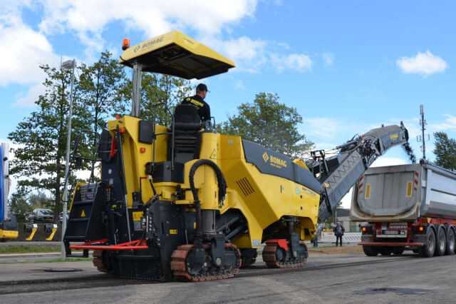 Neuartige Staubabscheidung für Bomag-Kaltfräsen Neuartige Staubabscheidung für Bomag-Kaltfräsen