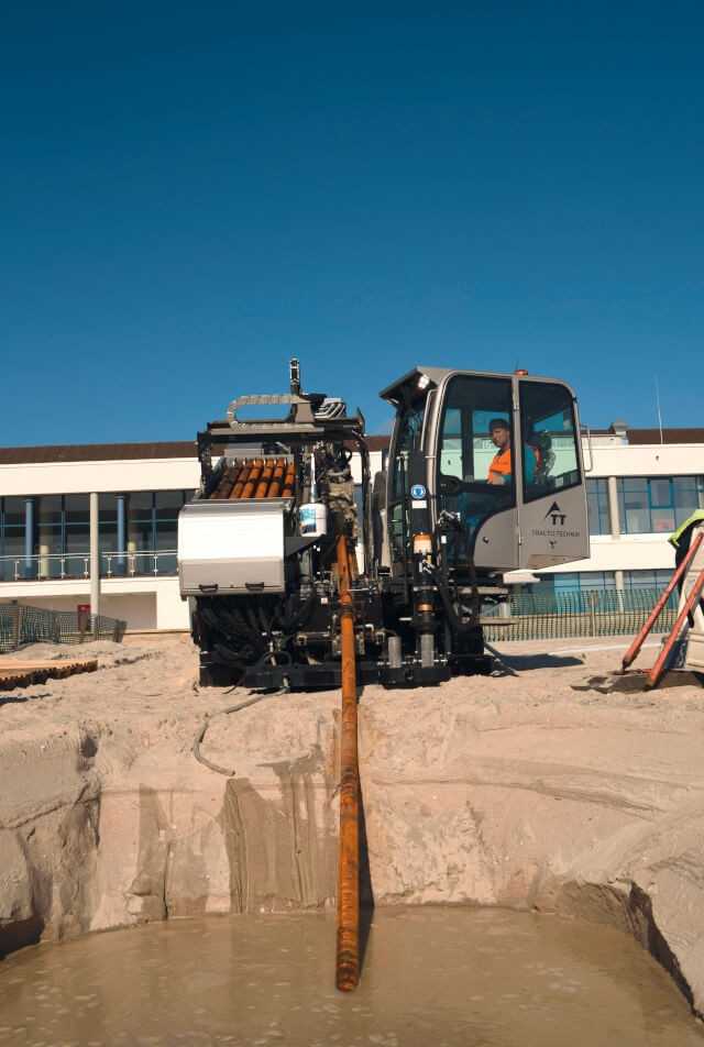 Die ersten Meter der Pilotbohrung sind von der Startbaugrube in die offene Ostsee gemacht.