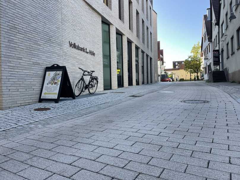 Soll trotz Gefälle den Verkehrsbelastungen standhalten: die Fläche mit einer Bettung aus dem Material Ecoprec und VS 5-Pflaster aus dem Betonwerk Braun-Steine. | Foto: SF-Kooperation