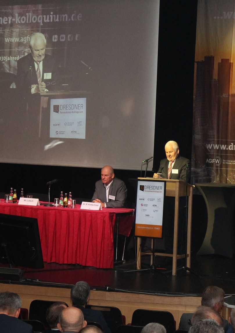 AGFW-Geschäftsführer Werner Lutsch bei der Eröffnung des 30. Dresdner Fernwärme-Kolloquiums, zusammen mit Dr.-Ing. habil. Rutger Kretschmer von der DREWAG - Stadtwerke Dresden GmbH | Foto: AGFW AGFW-Geschäftsführer Werner Lutsch bei der Eröffnung des 30. Dresdner Fernwärme-Kolloquiums, zusammen mit Dr.-Ing. habil. Rutger Kretschmer von der DREWAG - Stadtwerke Dresden GmbH | Foto: AGFW