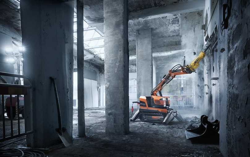 Der DXR95 eignet sich für viele Aufgaben - von unterirdischen Abbrucharbeiten bis zum Abriss von Schornsteinen. | Foto: Husqvarna Der DXR95 eignet sich für viele Aufgaben - von unterirdischen Abbrucharbeiten bis zum Abriss von Schornsteinen. | Foto: Husqvarna