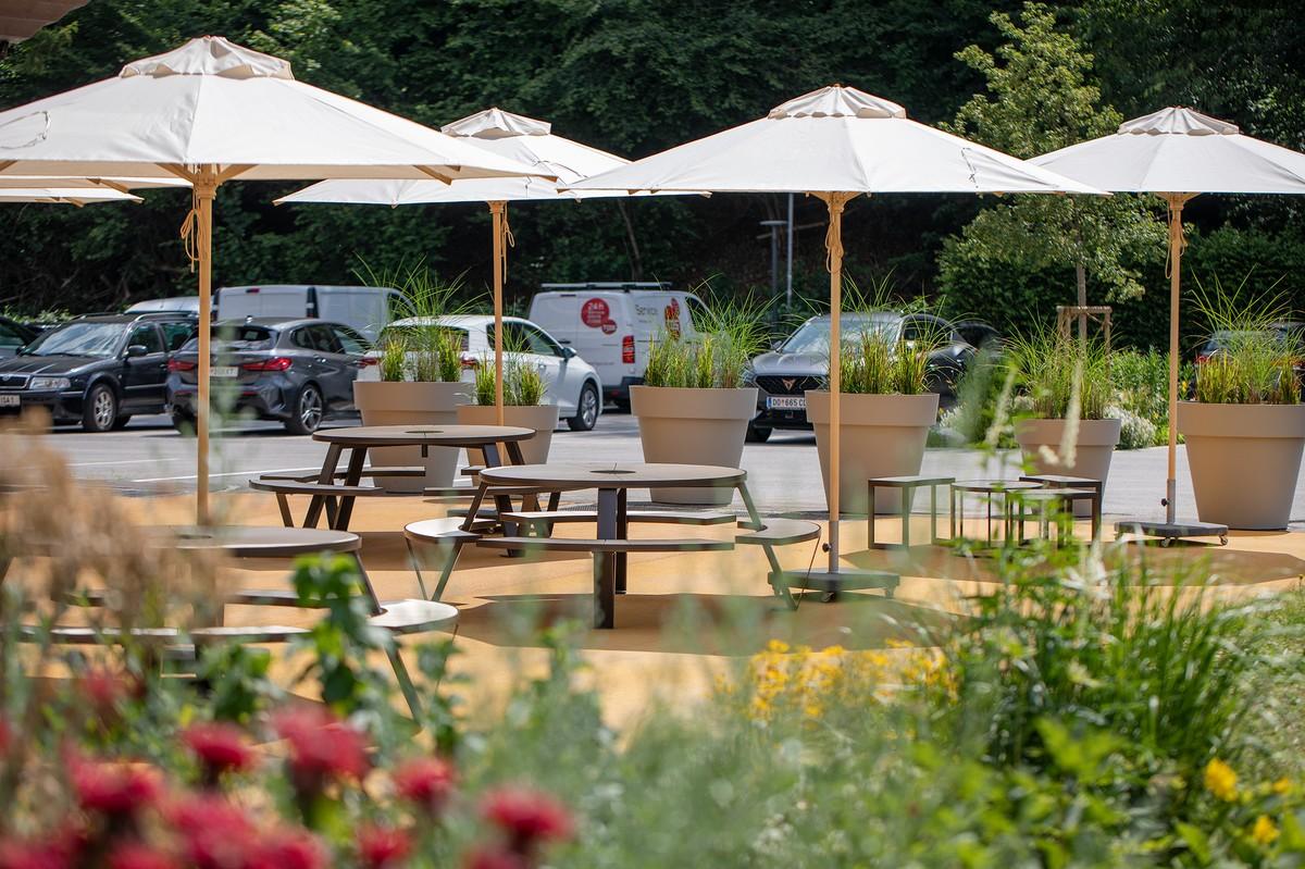 Der Mitarbeitergarten dient der Erholung und dem Austausch. | Foto: Petra Rainer