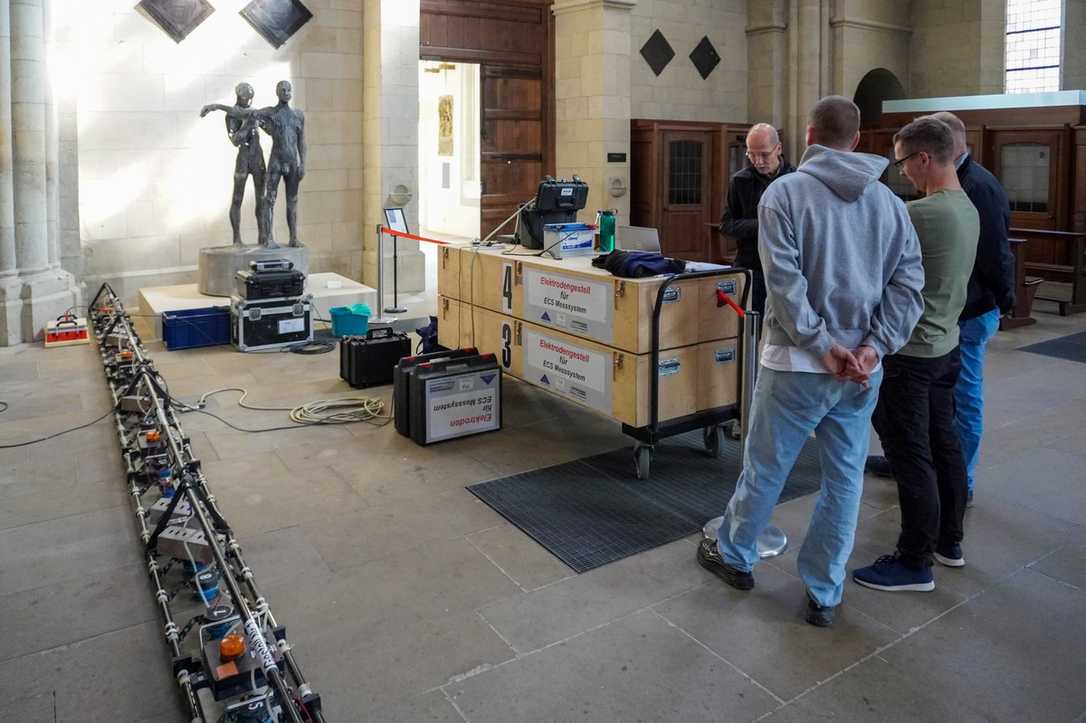Hohlräume unter dem Dom: Neues Messverfahren scannt Baugrund zerstörungsfrei