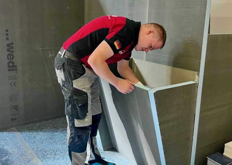 Letzte Vorbereitung vor dem Start in Dänemark: Auf Luis Brauner liegen die Hoffnungen der Fliesenleger-Nationalmannschaft. | Foto: ZDB