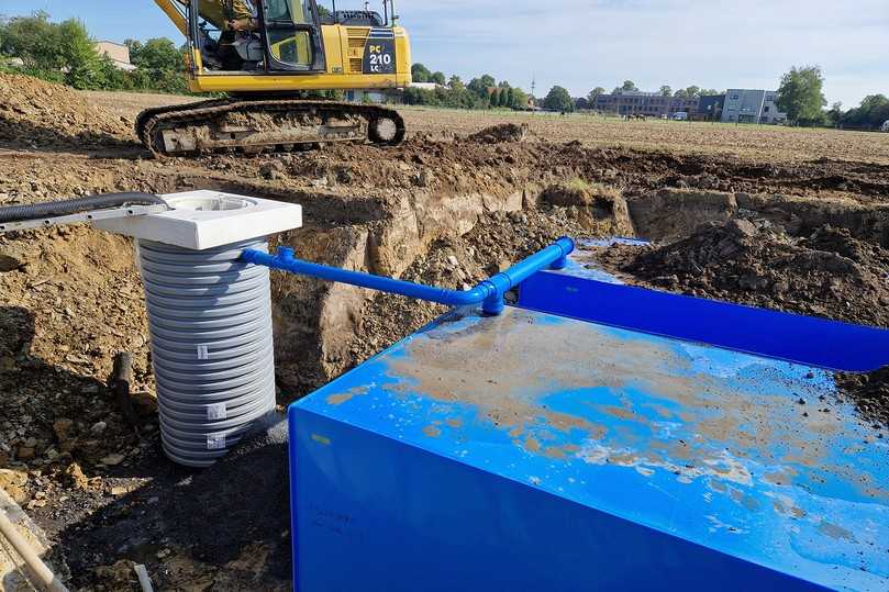 Die Entlüftung der KS-Bluebox-Elemente und der Funke Entnahmeschächte DN/ID 1000 erfolgt über separate Entlüftungsrohre. | Foto: Funke Kuntstoffe Die Entlüftung der KS-Bluebox-Elemente und der Funke Entnahmeschächte DN/ID 1000 erfolgt über separate Entlüftungsrohre. | Foto: Funke Kuntstoffe