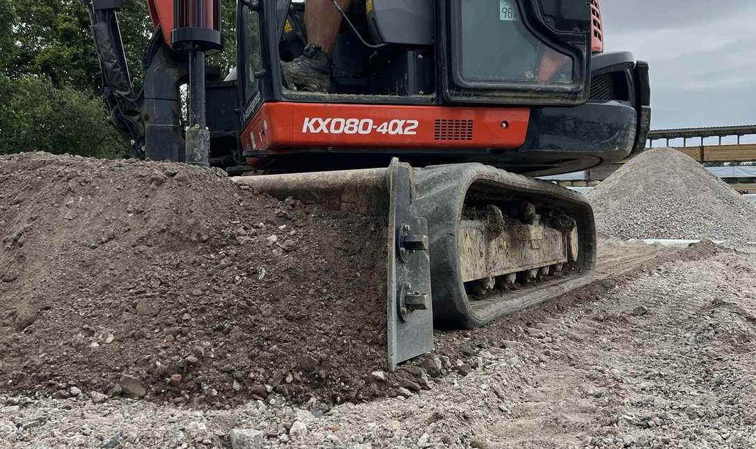 Automatische Baggerschildsteuerung im GaLaBau: Weniger Personal, präziser Einsatz