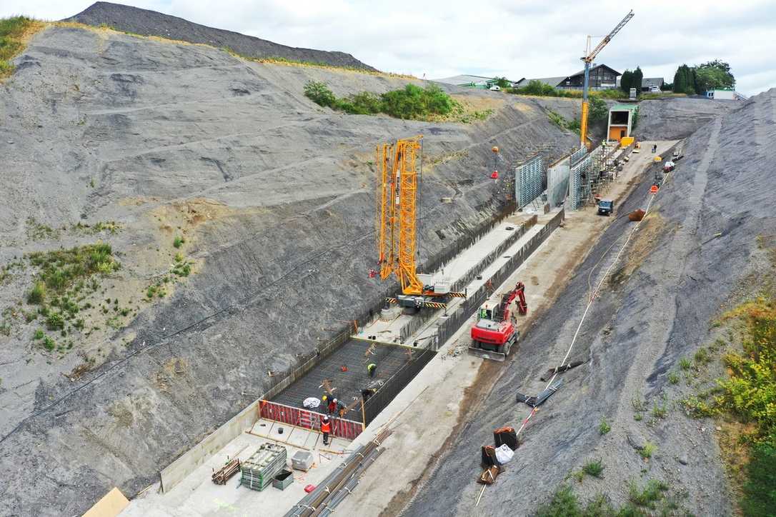 Schalung: Lifttunnel am Alpincenter Bottrop bei 23,4 % Gefälle gebaut