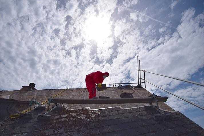 NAV Hamburg bietet 2025 neue Lehrgänge zur Asbestsanierung