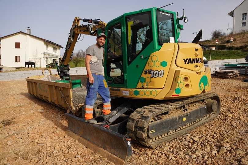 Rund 30 Prozent seiner Arbeitszeit verbringt Geschäftsführer Fabian Cervi noch selbst auf der Baustelle: „So verliere ich nicht den Bezug und weiß, was die Mitarbeiter bewegt." | Foto: Yanmar Rund 30 Prozent seiner Arbeitszeit verbringt Geschäftsführer Fabian Cervi noch selbst auf der Baustelle: „So verliere ich nicht den Bezug und weiß, was die Mitarbeiter bewegt." | Foto: Yanmar