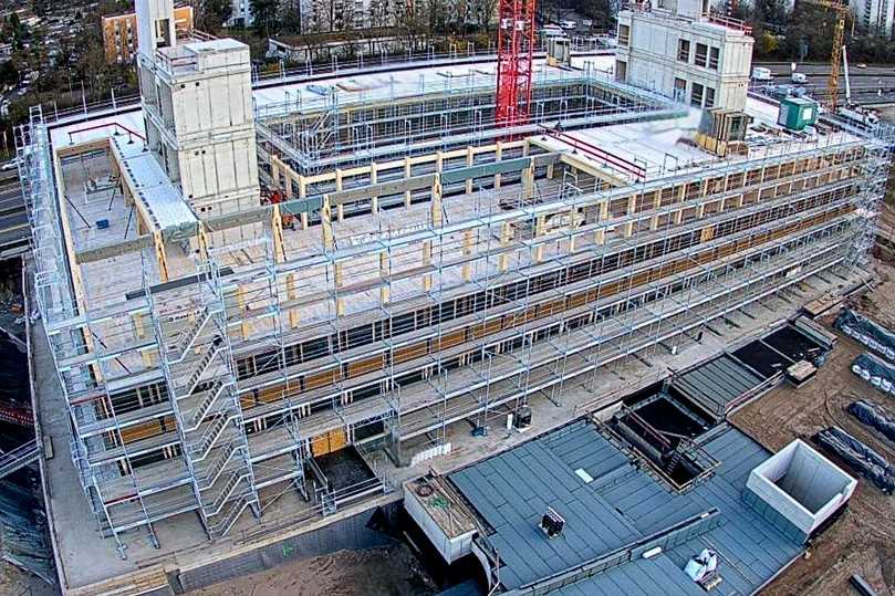 Die Tragkonstruktion ist komplett aus Holz, nur Treppenhauskerne und Aufzugsschächte sind aus Beton. | Foto: Ravago