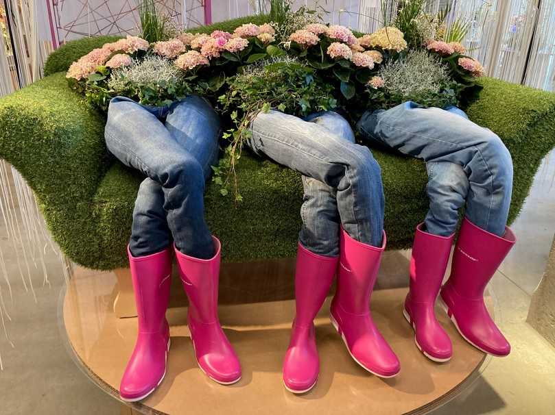 Die neunte Blumenschau „Bunt ist meine Lieblingsfarbe“ ist noch bis zum 25. August in der Floristen-Spinnerei im alten Baumwolllager zu sehen. | Foto: Landesgartenschau Wangen Die neunte Blumenschau „Bunt ist meine Lieblingsfarbe“ ist noch bis zum 25. August in der Floristen-Spinnerei im alten Baumwolllager zu sehen. | Foto: Landesgartenschau Wangen