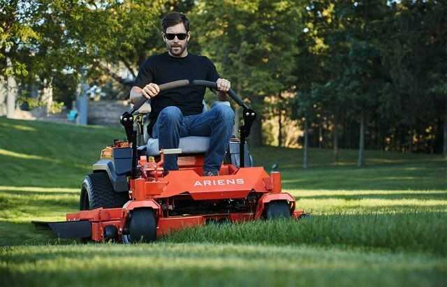 Der Ariens APEX 48 hat einen Kawasaki FR Motor mit 15,4 kW (20,89 PS). | Foto: Echo Motorgeräte