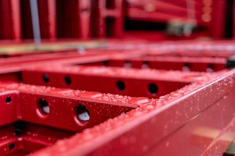 Schalungsrahmen mit "Periskin": Das Verfahren kommt von BASF Coatings und wurde in Zusammenarbeit mit Peri für die Produktion weiterentwickelt. | Foto: Peri Schalungsrahmen mit "Periskin": Das Verfahren kommt von BASF Coatings und wurde in Zusammenarbeit mit Peri für die Produktion weiterentwickelt. | Foto: Peri