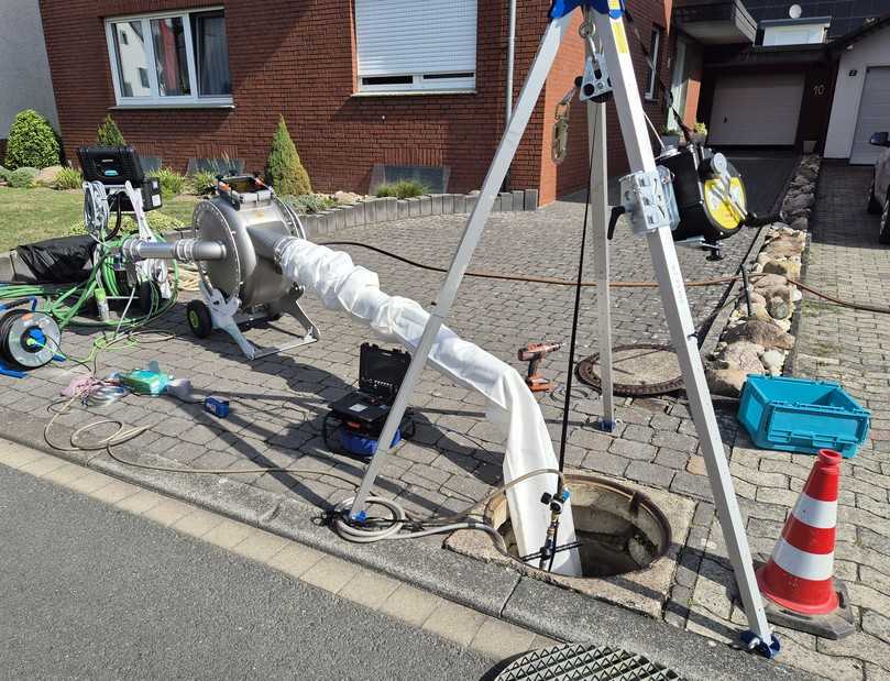 Bewährte Technik: Die LED-Lichthärteanlage Magnavity sx und die Inversionstrommel Brawo Drum 4.0. | Foto: A. zu Eulenburg