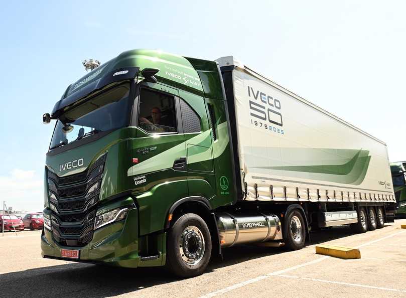 Statt mit Dieselmotor lässt sich der Iveco S-Way LNG jetzt auch mit 500 PS starkem Gasmotor ordern. | Foto: FH Statt mit Dieselmotor lässt sich der Iveco S-Way LNG jetzt auch mit 500 PS starkem Gasmotor ordern. | Foto: FH