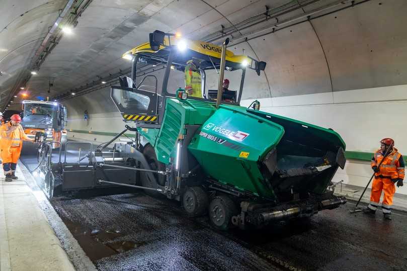 Der Super 1803-5 X ist der leistungsfähigste Radfertiger von Vögele und mit zahlreichen neuen Technologien ausgestattet. | Foto: Wirtgen Group Der Super 1803-5 X ist der leistungsfähigste Radfertiger von Vögele und mit zahlreichen neuen Technologien ausgestattet. | Foto: Wirtgen Group