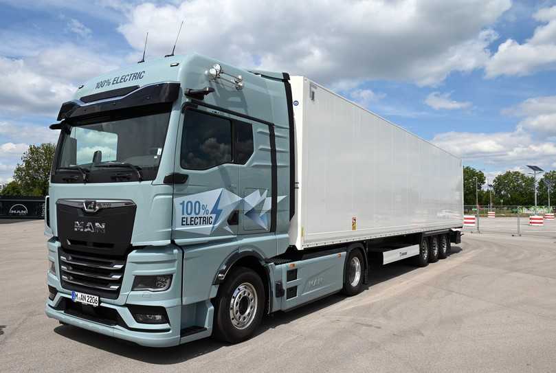 Bereit für den Fernverkehr: Der MAN eTGX-Sattelzug mit sechs Batteriepaketen und 500 km Reichweite bis zum Laden. | Foto: FH Bereit für den Fernverkehr: Der MAN eTGX-Sattelzug mit sechs Batteriepaketen und 500 km Reichweite bis zum Laden. | Foto: FH