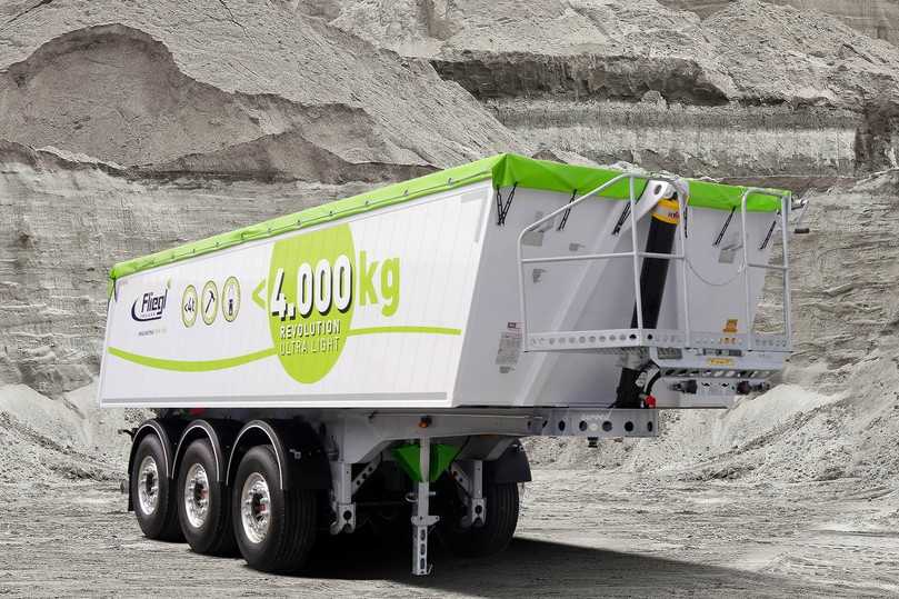 Der Kippsattel DHKA 350 Revolution bietet gut 31 Tonnen Nutzlast bei 3.900 kg Leergewicht. | Foto: Fliegl Der Kippsattel DHKA 350 Revolution bietet gut 31 Tonnen Nutzlast bei 3.900 kg Leergewicht. | Foto: Fliegl