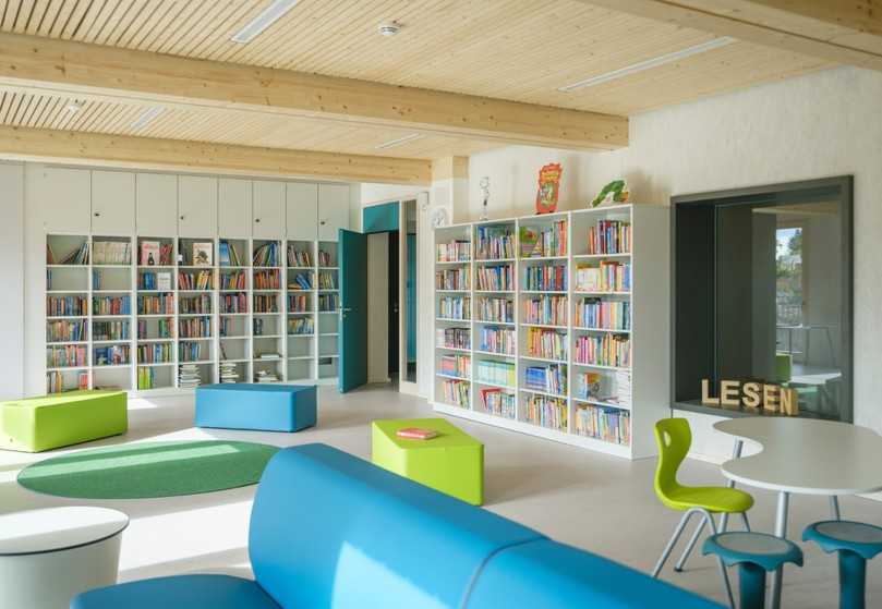 Kerto LVL zeigt seine Vielseitigkeit: So sehen die Schulräume aus Holzmodulen innen aus. | Foto: Thomas Ott Kerto LVL zeigt seine Vielseitigkeit: So sehen die Schulräume aus Holzmodulen innen aus. | Foto: Thomas Ott